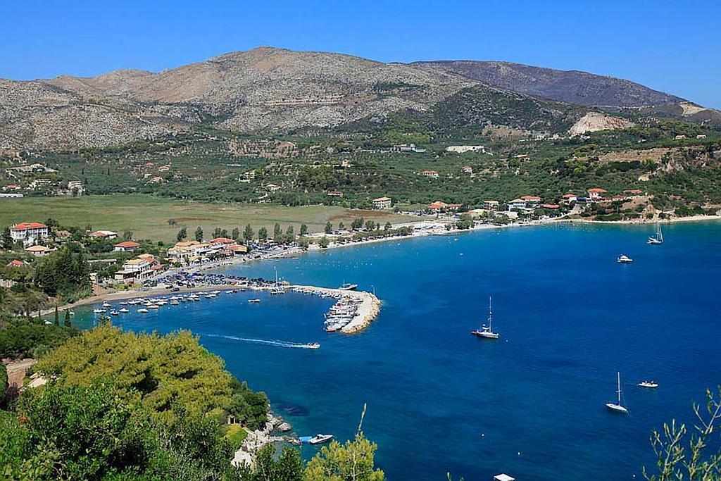 Yannis' Village Keri Rum bild