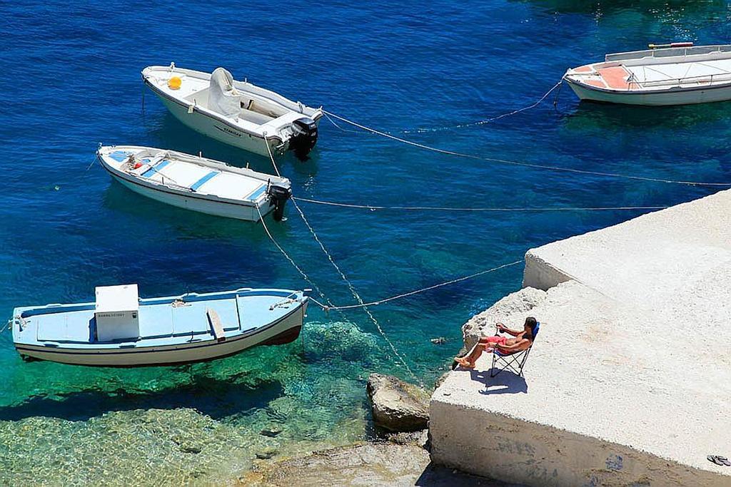 Yannis' Village Keri Rum bild