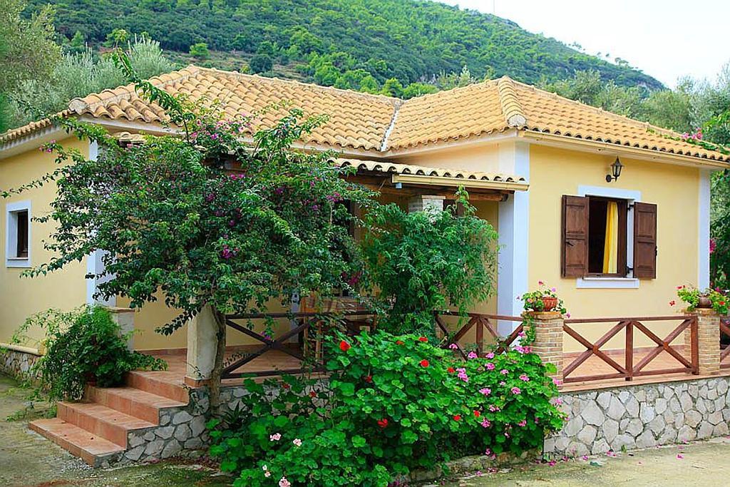 Yannis' Village Keri Rum bild