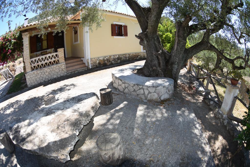 Yannis' Village Keri Exteriör bild